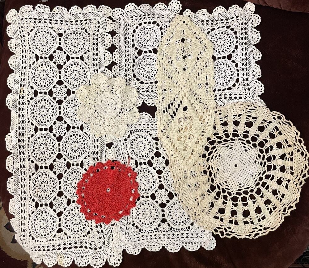 (Lot of 8) VTG Crochet Table Runners & Doilies Various Sizes And Color White Red